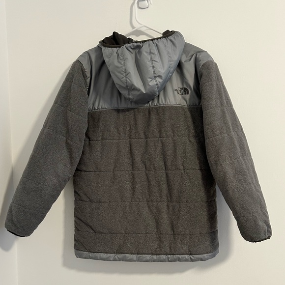 GUC Boy’s North Face Reversible Coat - Picture 7 of 16